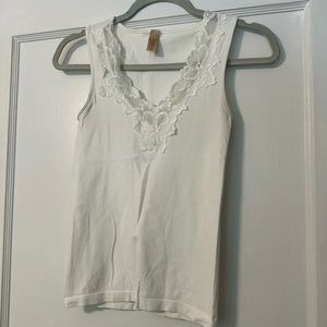 Banana Republic Lace Appliqué Detail Tank - size x-small